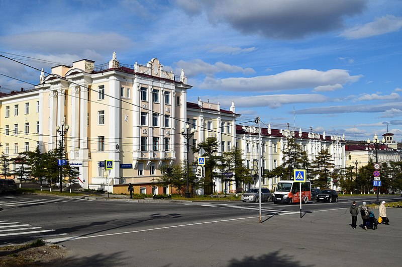 Файл:Lenin Avenue in Magadan.jpg