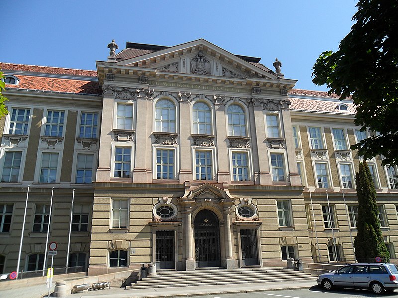 File:MontanuniversitätLeoben.jpg