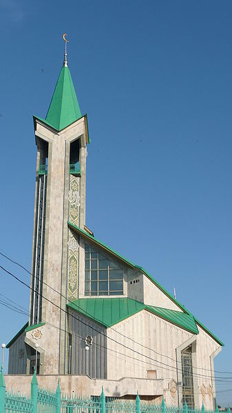 Файл:Mosque in Naberezhnye Chelny.JPG