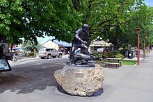 Fairlie James McKenzie Statue.JPG