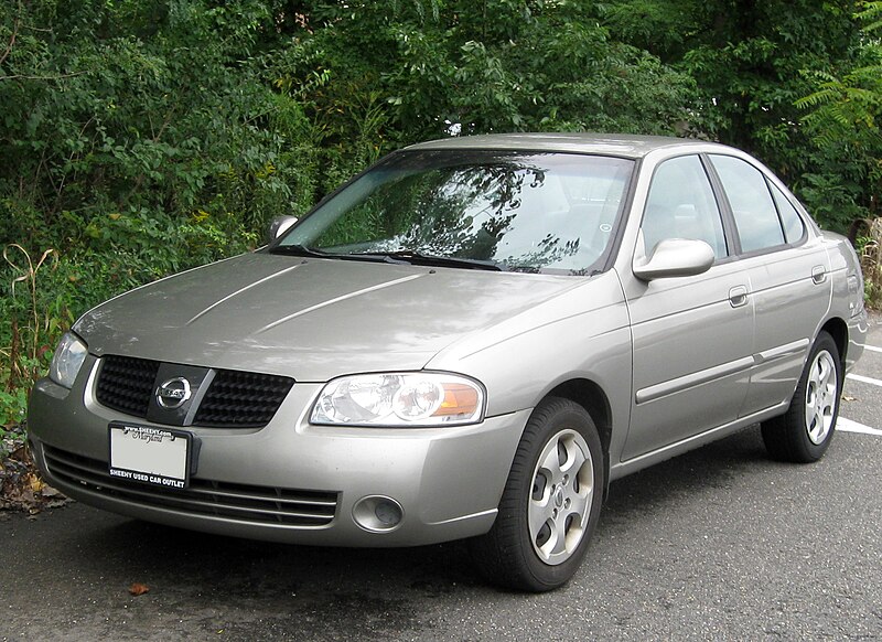 Archivo:Nissan Sentra -- 09-08-2009.jpg