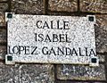 Placa de la calle dedicada a Isabel López Gandalia en La Coruña, cambiada en 2017 a Isabel Zendal Gómez.