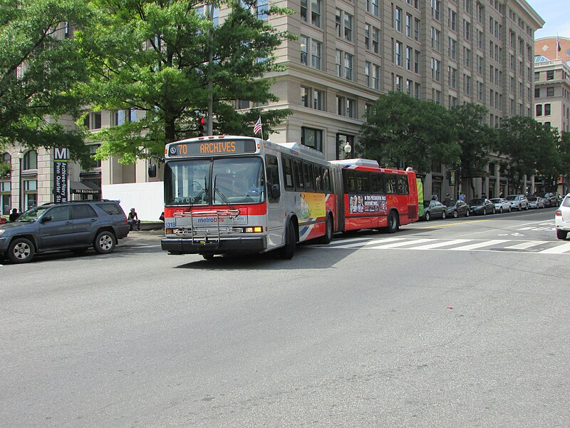 File:WMATA 2002 Neoplan AN460A.JPG