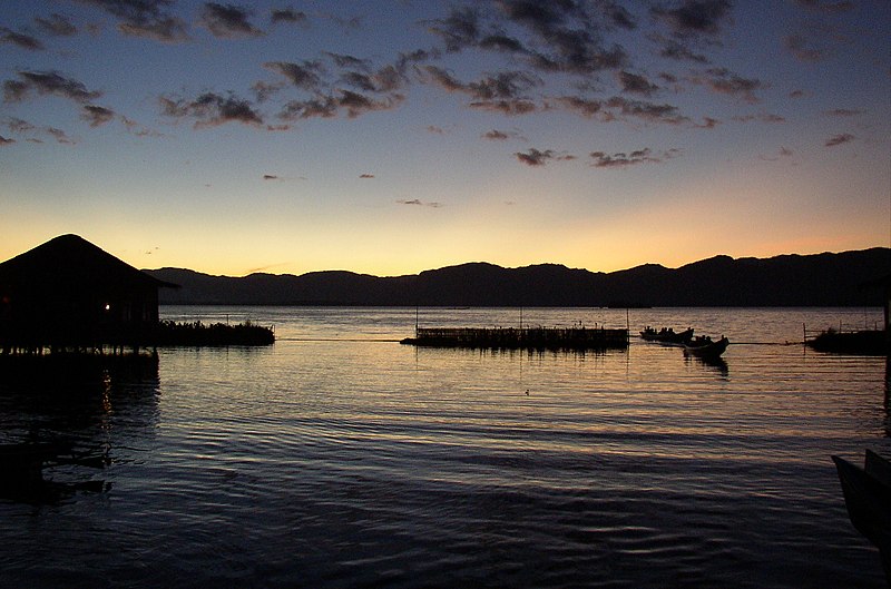 File:Inle Lake, evening.JPG