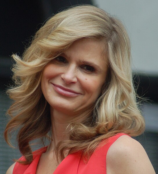 File:KyraSedgwickJune09.jpg