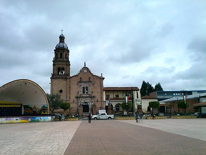 Archivo:Templo Santa Ana Zacapu.jpg