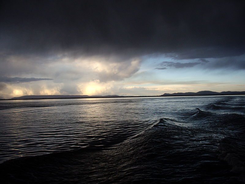 Archivo:Tormenta titicaca.JPG