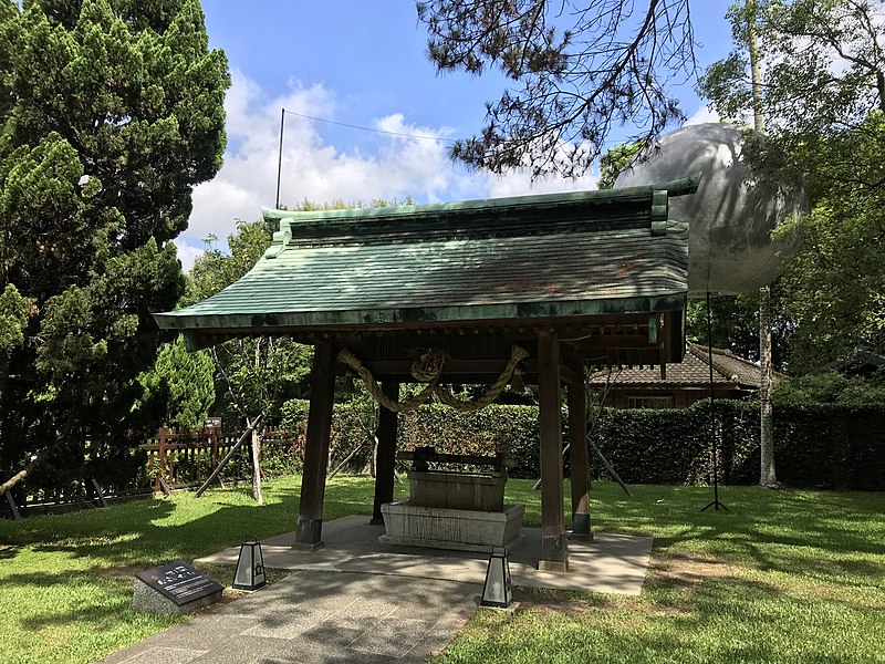 File:桃園神社手水舍一景.jpg