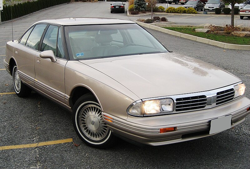 File:1998 Oldsmobile Regency (NTL1991).jpg