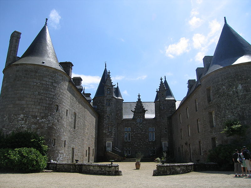 File:Château Kergrist.jpg