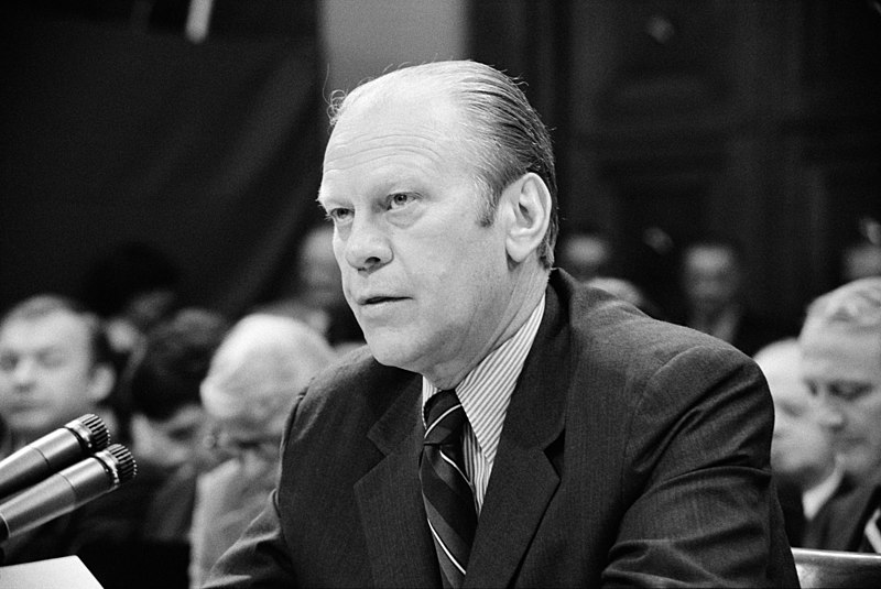 Archivo:Gerald Ford hearing2.jpg