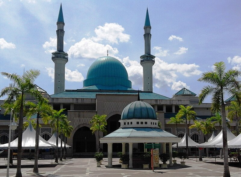 File:IIUM Mosque exterior.jpg