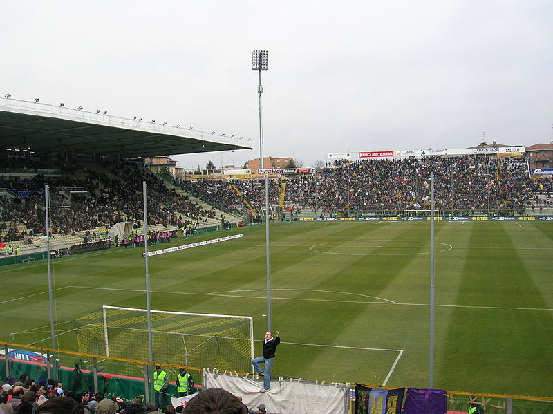 Файл:Stadio Ennio Tardini.jpg