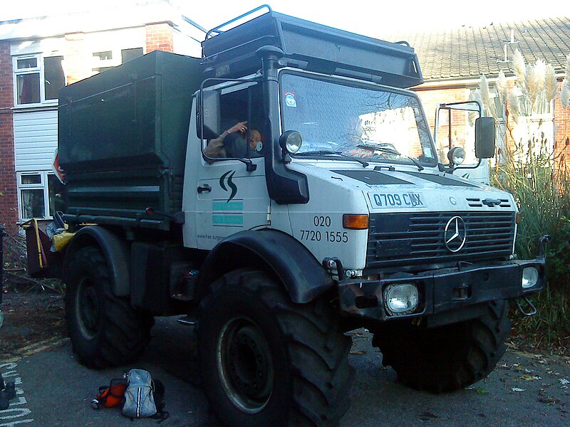 File:Arboriculture Unimog.jpg