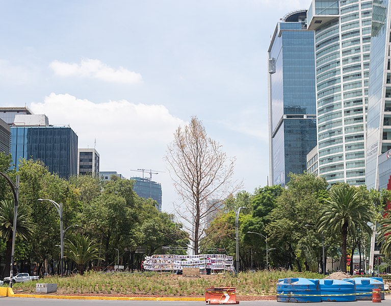 File:Glorieta del ahuehuete.jpg