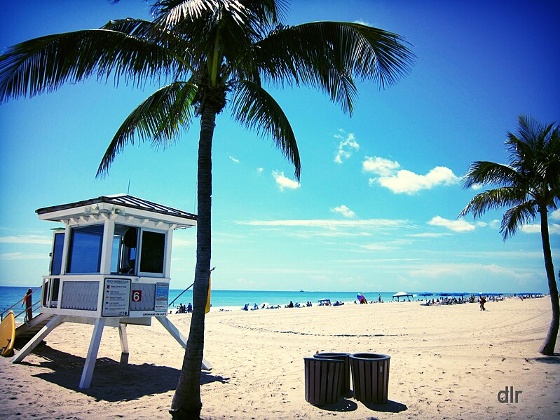 File:Las Olas Beach.jpg