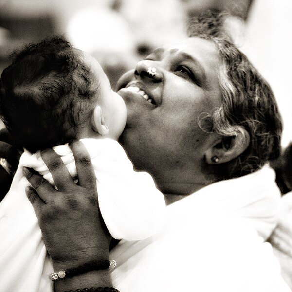 File:Mata Amritanandamayi.jpg