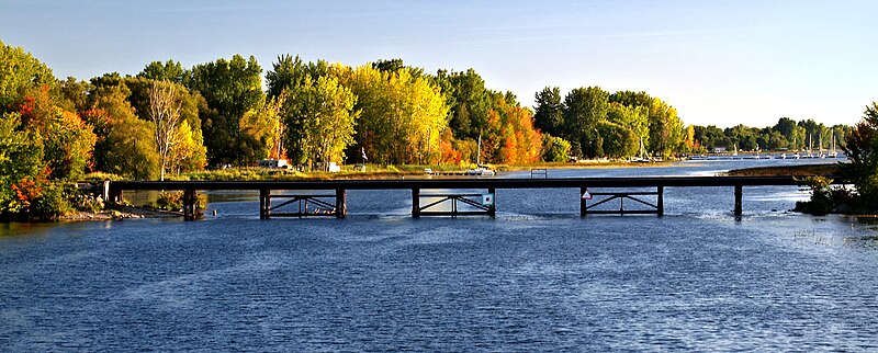 Archivo:Noyan Pont Canadien National.jpg