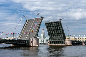 Мост, разведённый в дневное время Объект культурного наследия России регионального значения рег. № 781711205430005 (ЕГРОКН) объект № 7802129000 (БД Викигида)