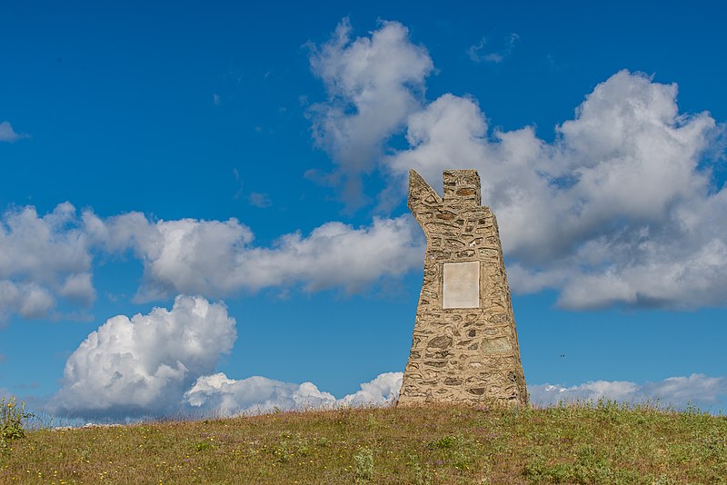 File:Sliva Monument, Krusevo.jpg