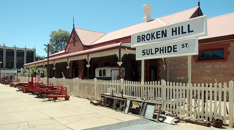 File:Sulphide St station.jpg