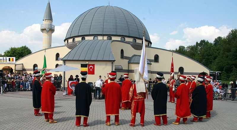 File:Yunus Emre Mosque, Genk.jpg