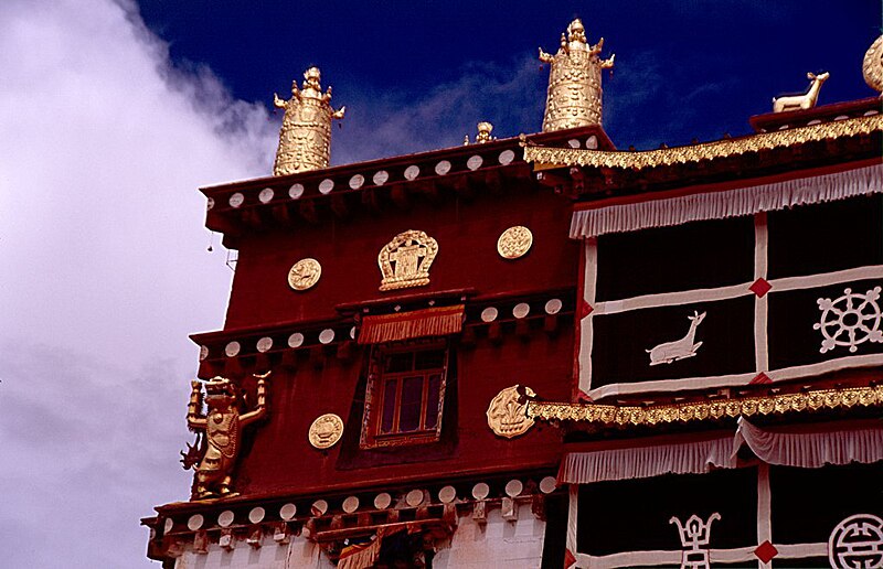 File:Zhongdian-sumtseling-gompa-c12.jpg