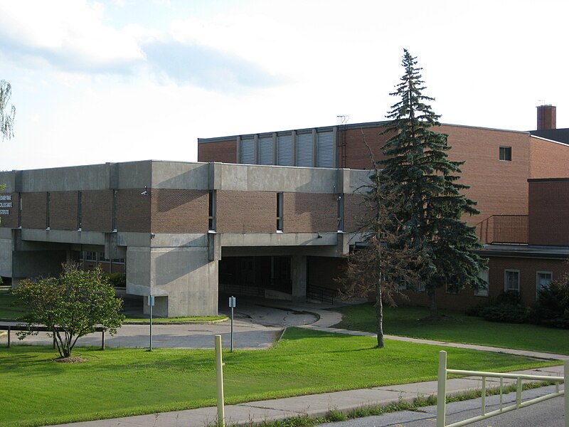 File:Cedarbrae Collegiate Institute.JPG