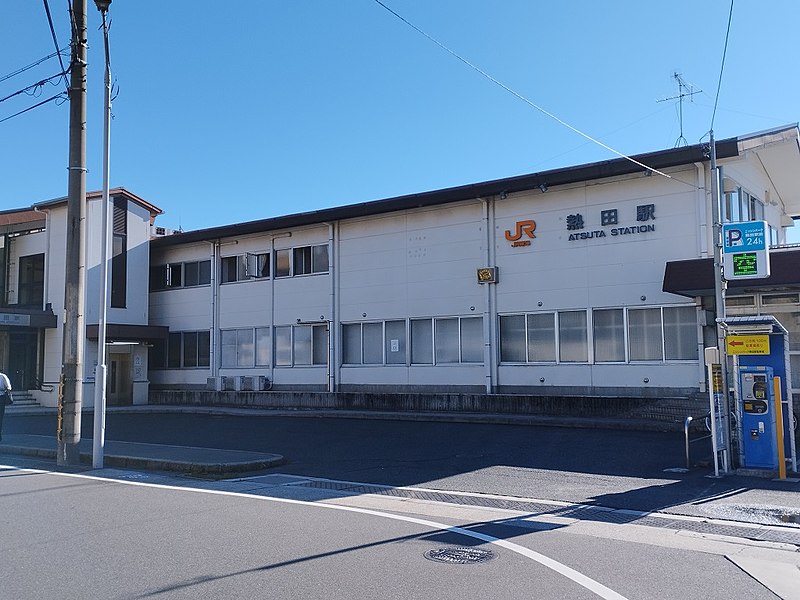 File:JR-Atsuta-station-building-001.jpg