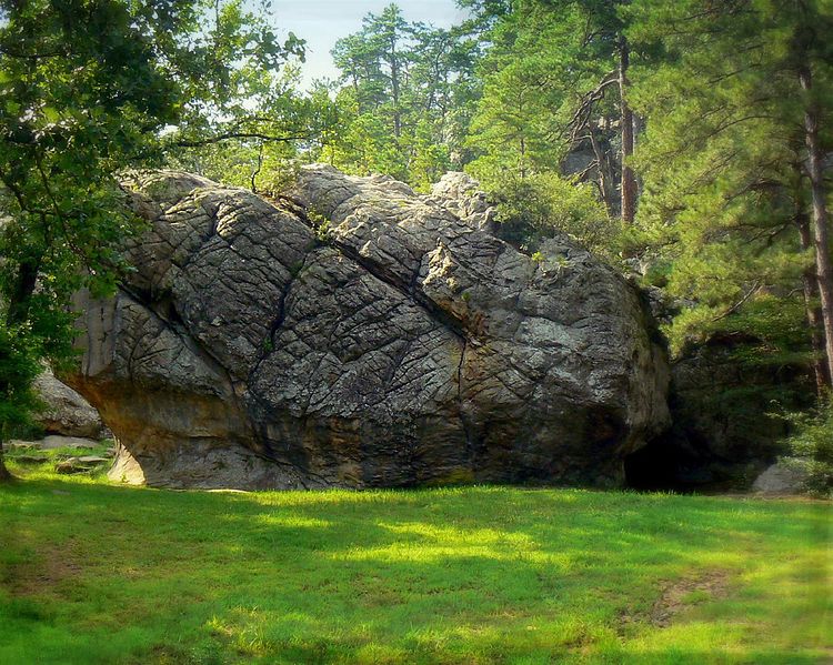 File:Robbers Cave Trailhead.jpg