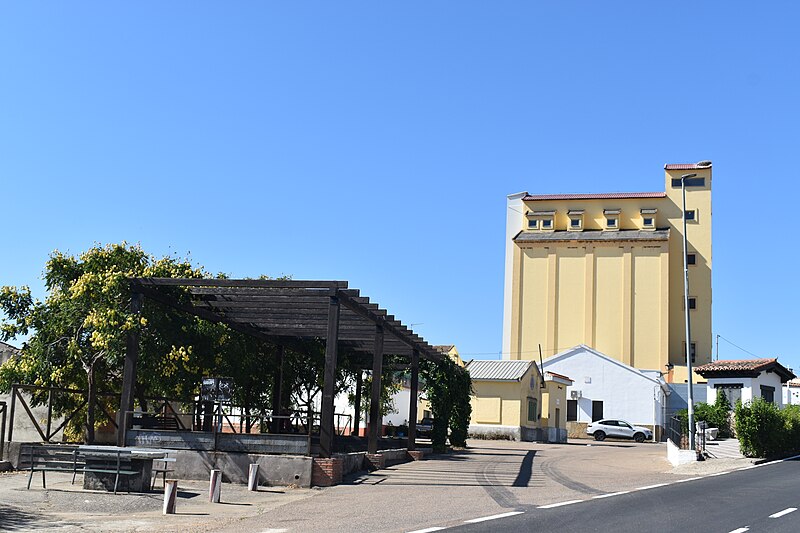 Archivo:Silo de Alía.jpg