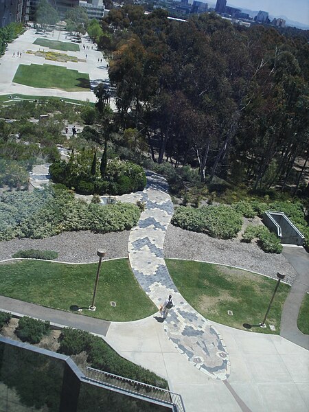 Файл:Snake Path, UCSD.jpg