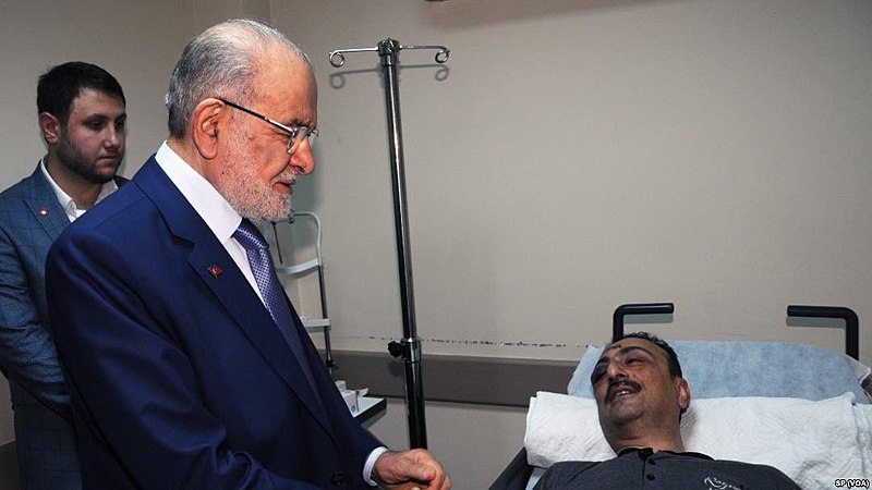 File:Temel Karamollaoğlu hospital visit.jpg