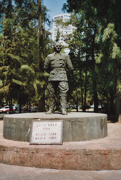 Archivo:Tito-Denkmal in Mexiko-Stadt.jpg