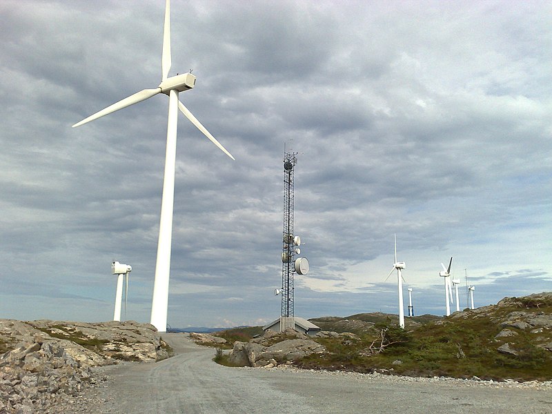 Файл:Windmills Hundhammarfjellet.jpg