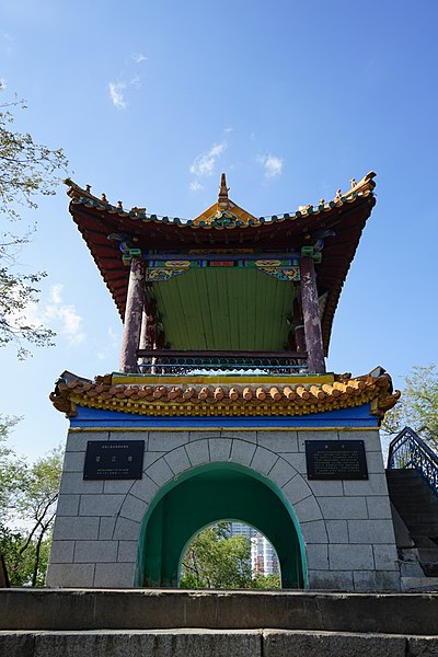 File:龙沙公园望江楼2017夏.jpg