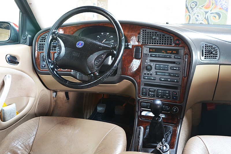 File:Interior Saab 9-5.JPG