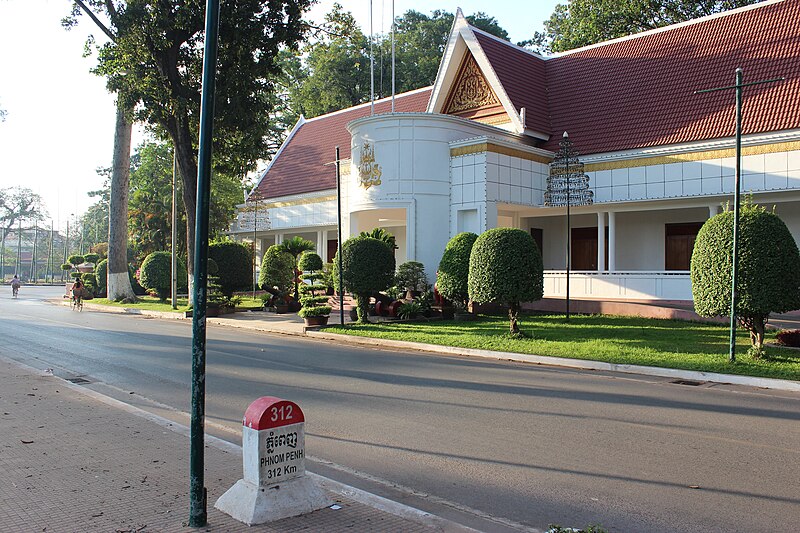 File:Royal Palace, Siem Reap.JPG