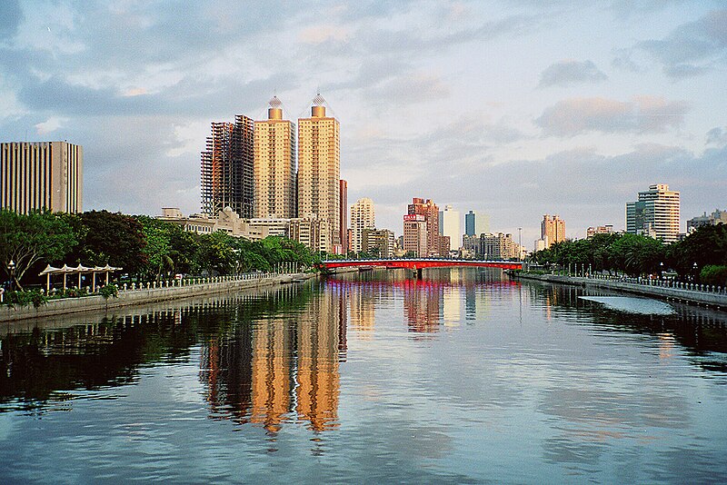 File:Kaohsiung-Love-River.jpg