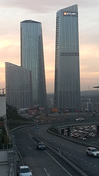 File:Skyland Istanbul.jpg