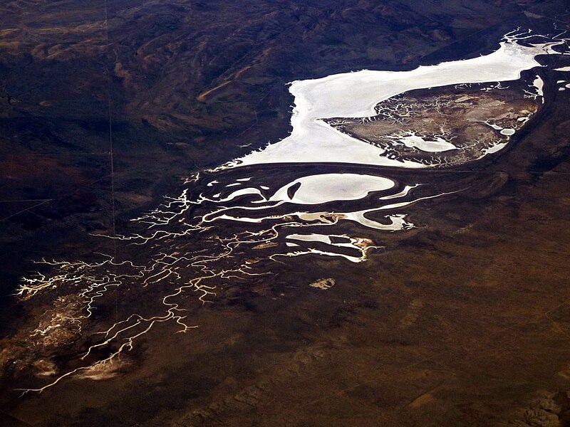 File:Soda Lake, CA.jpg