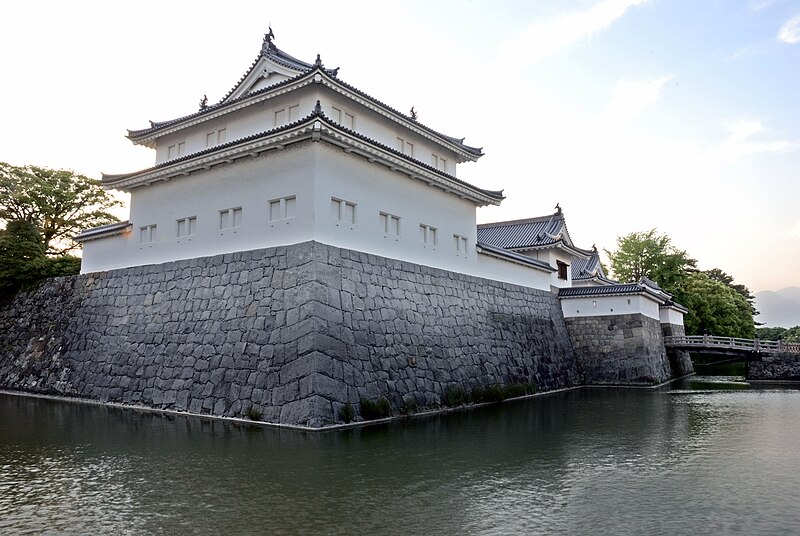 File:Sunpu castle tatsumiyagura.jpg