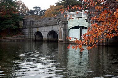 Inlet gate (November 2011)