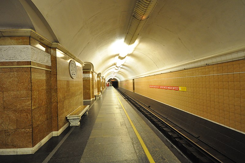 File:Universytet metro station (8600741713).jpg