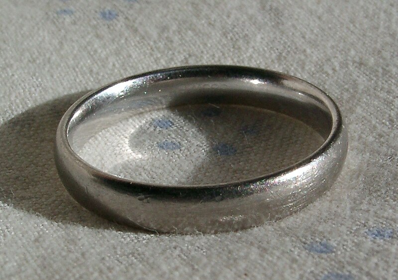 File:White-gold--rhodium-plated.jpg