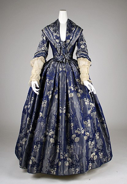 File:Dress MET 26.157 F.jpg