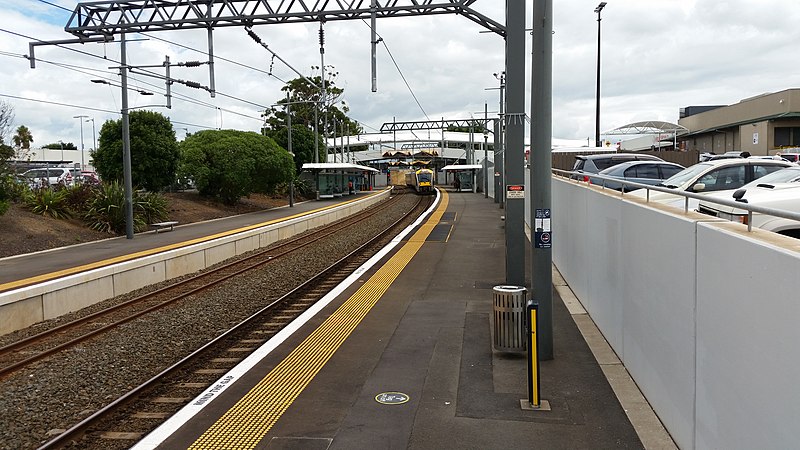 File:Manurewa railway station January2018.jpg