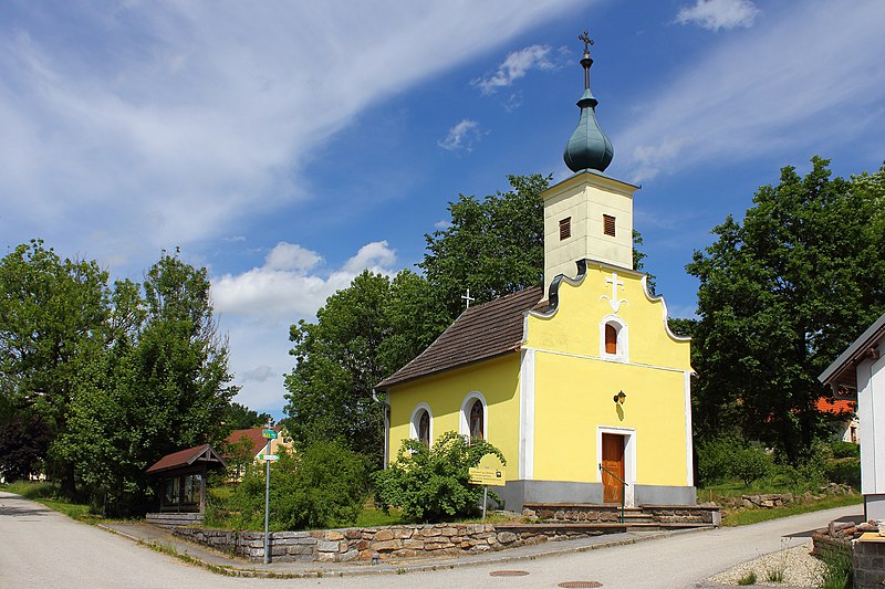 File:Ortskapelle Ehrenhöbarten 2015-06.jpg