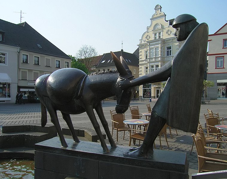 Файл:Unna Marktplatz Eselsbrunnen (smial).jpg