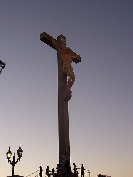 Archivo:Cristo-Tandil.JPG